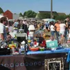 photo curieux et brocanteurs ont retrouvé, dimanche, le traditionnel bric-à-brac. pour cette édition, le comité des fêtes avait changé les lieux d’exposition, à la grande satisfaction des 190 exposants, qui ont pu occuper le terrain de football mis à leur disposition, s’étaler sur plus d’un kilomètre.
