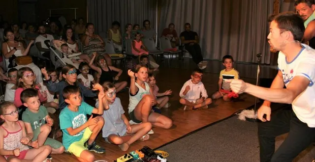 photo  le duo poussins phoniques met les spectateurs à contribution et en particulier les enfants.  &copy;  le maine libre 