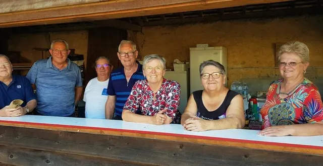 photo  l’équipe - très souriante - de l’association des aînés ruraux de rouperroux-le-coquet - courcival.  &copy;  le maine libre 