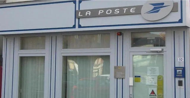 photo  le bureau de poste, place du marché.  &copy;  ouest-france 