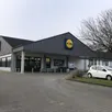 photo  un temps privé d’électricité, le supermarché lidl de mareil-en-champagne a pu être fourni en électricité grâce à la pose d’un groupe électrogène provisoire. 