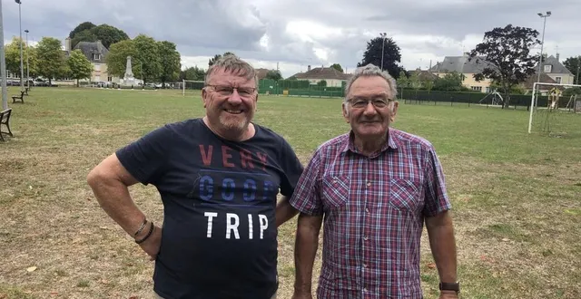 photo  philippe vautier, président du comité d’animation d’écouché (à gauche), et fernand bisson, en train de préparer le terrain qui accueillera le vide-greniers, samedi, pour la fête de l’angevine.  &copy;  ouest-france 
