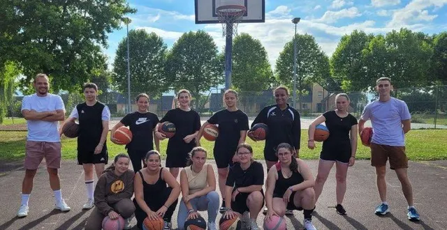 photo  la nouvelle équipe féminine u18 du sporting club marollais de basket.  &copy;  le maine libre 