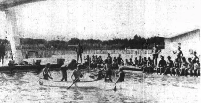 photo  la fête de la piscine municipale du hazé en septembre 1965 à flers, dans l’orne.  &copy;  archives ouest-france 