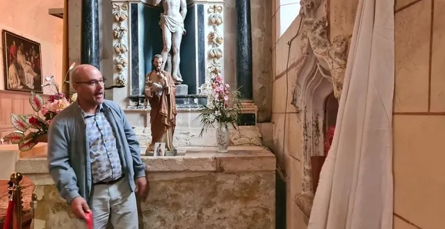 photo  le maire, laurent hubert, a découvert l’œuvre de zoia skoropadenko et de bernard vitour.  &copy;  ouest-france 