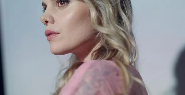 photo  la chanteuse canadienne cœur de pirate, lancera les festivités de la saison, mardi 27 septembre à gacé.  &copy;  maxymegdelisle 