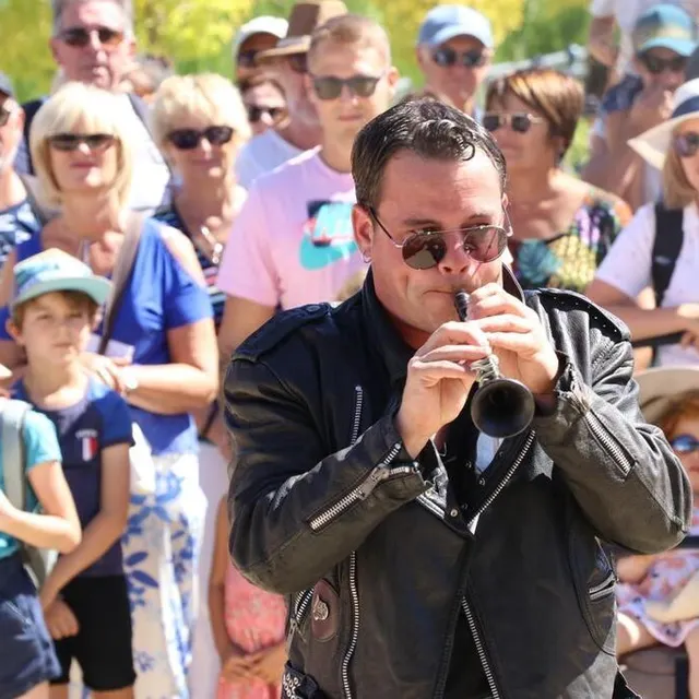 photo un groupe de rock, avec un sonneur, ce n’est pas commun. et c’est très réussi, comme l’a prouvé tout au long du dimanche le groupe « menace d’éclaircie », à l’énergie bouillonnante.  ©  ouest-france