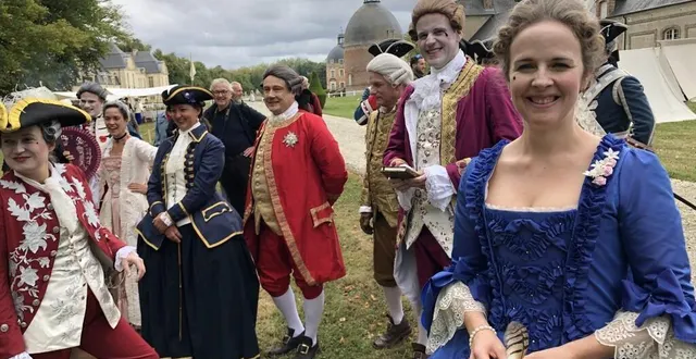 photo  pour l’occasion, une centaine de figurants ont revêtu des costumes d’époque.  &copy;  ouest-france 