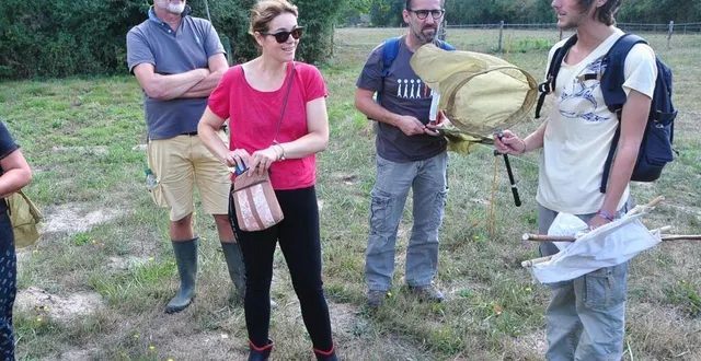 photo  alexandre demarquet (à droite) et marie-lucie guy, au départ de ce deuxième défi biodiversité animé par le cpie.  &copy;  le maine libre 