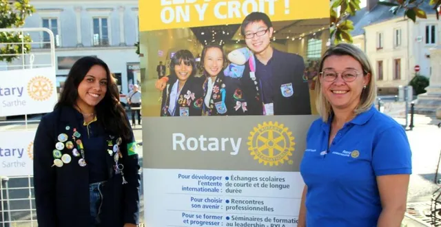photo  sandra maucourt (à dr) et edienne, étudiante brésilienne hébergée dans trois familles rotariennes à montval-sur-loir.  &copy;  le maine libre 