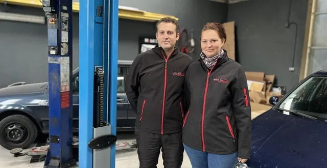 photo  jordan leprince et sophie lucas ouvrent le garage auto leprince à alençon (orne) ce lundi 12 septembre.  &copy;  ouest-france 