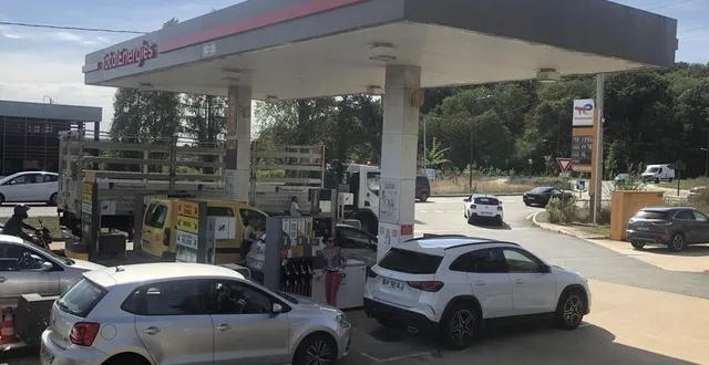 photo  les stations-service total energies ne désemplissent pas.  &copy;  photo le maine libre 