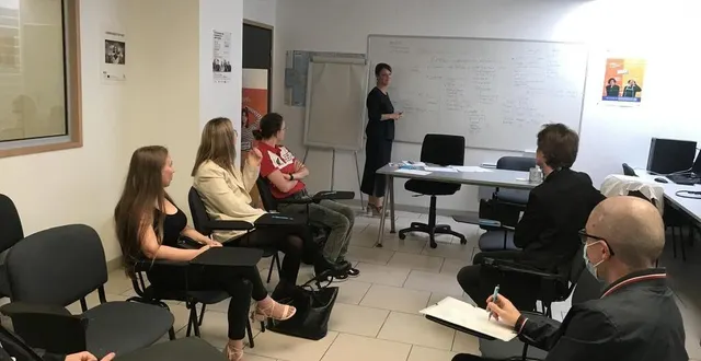 photo  âgés de 18 ans à 23 ans, six jeunes du bocage ont participé à la première réunion du dispositif contrat engagement jeune de la mission locale à flers dans l’orne.  &copy;  ouest-france 