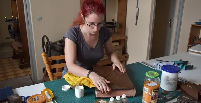 photo  marina villenave bichonne des ouvrages anciens ou plus contemporains.  &copy;  le maine libre 