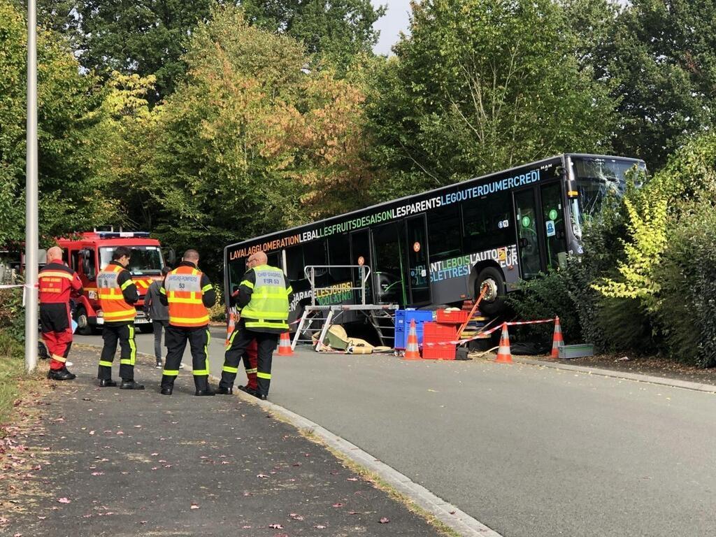 L’accident De Bus Avait Fait 27 Blessés En Mayenne : Prison Avec Sursis ...