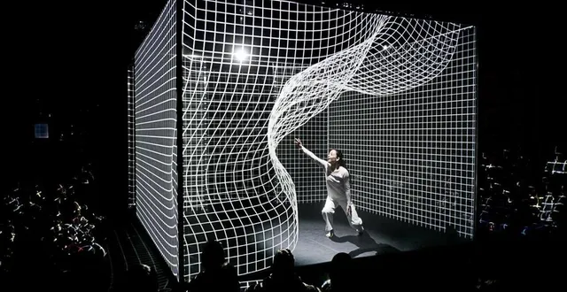 photo  le spectacle hakanaï, création d’adrien m et claire b mêlant danse et arts numériques, est programmé à l’espace madeleine-marie les 17 et 18 novembre 2022, à sablé-sur-sarthe.  &copy;  romain etienne 