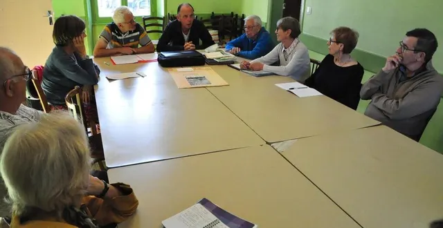 photo  dernière réunion de calage des membres de l’association, samedi 10 septembre.  &copy;  le maine libre 