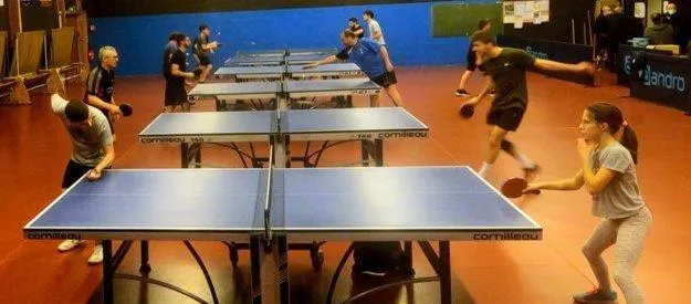 photo  l’entraînement au complexe sportif rabineau à saint melaine. 