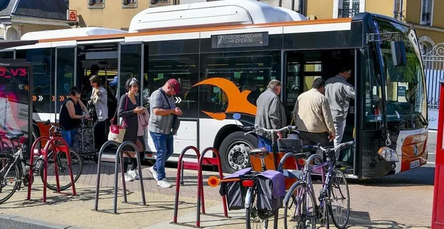 photo  la setram a revu la fréquence de passage de certains bus à la baisse pendant deux semaines, faute de personnel.  &copy;  le maine libre – yvon loué 