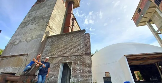 photo  isabelle et sylvain michoux, propriétaires de la citadelle des anges, ouvrent les portes de l’ancien site industriel.  &copy;  le maine libre 