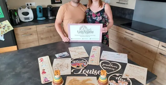 photo  emmanuel et alexandrine fouchard fabriquent eux-mêmes des badges, marque-places, puzzles, jouets, boîtes de rangement…  &copy;  le maine libre 