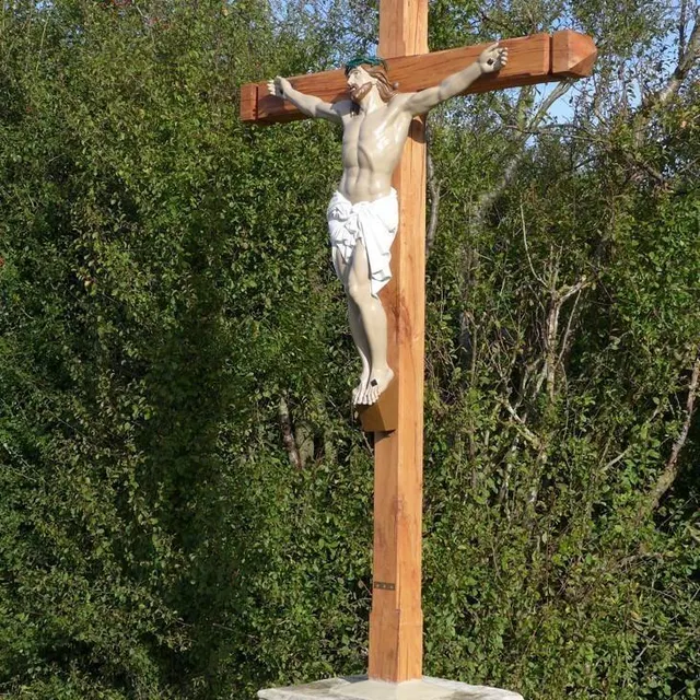 photo parmi les travaux de rénovation déjà menés par les bénévoles, ceux du calvaire de la prairie.  ©  photo le maine libre