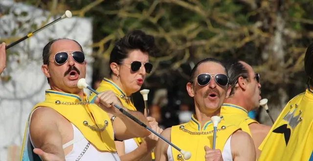 photo  queen a man, un ensemble de majorettes pas comme les autres qui rendent hommage émouvant à freddie mercury.  &copy;  nathalie auriault 
