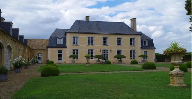 photo  le manoir de nuyet invite à la promenade.  &copy;  le maine libre 