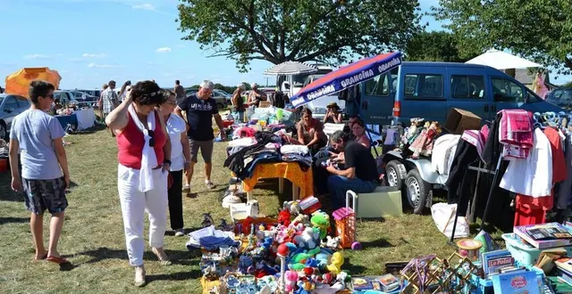 photo  le mois de septembre, le mois de bric-à-brac, vide-greniers. une vingtaine sont prévus ce week-end.  &copy;  archives le maine libre 