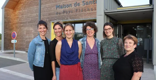photo  plusieurs professionnelles de santé et la secrétaire médicale de la maison de santé de villaines-sous-malicorne, ainsi que la pharmacienne sylvie bignon, étaient présentes jeudi 15 septembre 2022 à l’inauguration, qui n’avait pas pu avoir lieu avant, à cause de la pandémie.  &copy;  ouest-france 