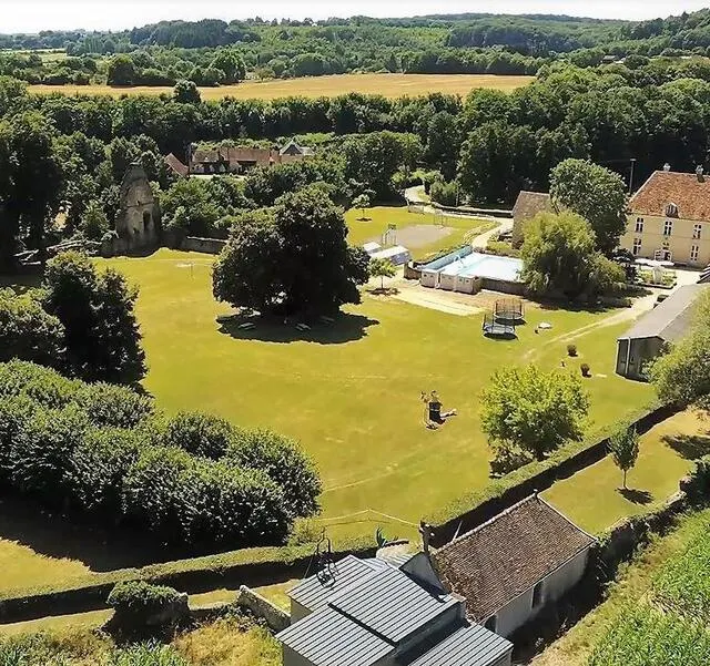 photo le vaste site de l’abbaye de perseigne.  ©  abbaye de perseigne