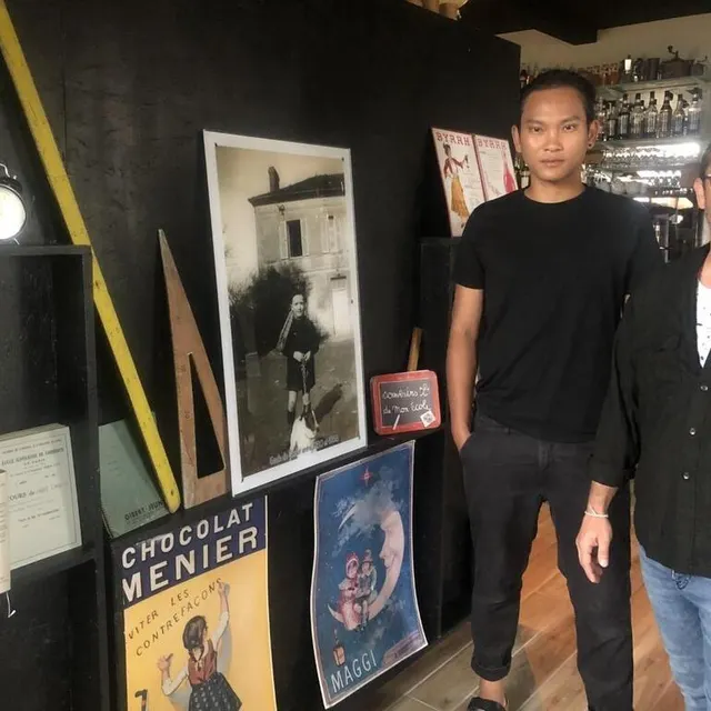 photo athy poulin (à droite) et son associé toon poulin dans l’ancienne salle de classe de l’école.  ©  ouest-france