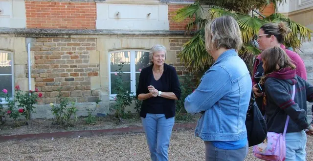 photo  véronique ortet, la sous-préfète de la flèche, a accueilli les visiteurs « chez elle ».  &copy;  ouest-france 