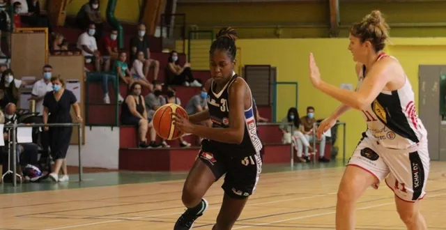 photo  joanny martingoulet et les alençonnaises démarrent bien la saison.  &copy;  archives nathalie douley 