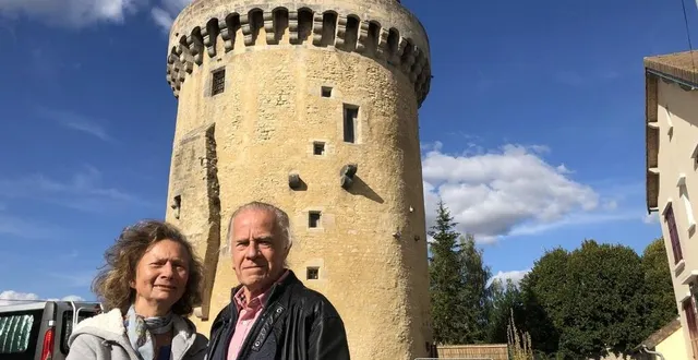 photo  comme de nombreux visiteurs, samedi, jacky et monique, étaient sous le charme de la tour marguerite.  &copy;  ouest-france 