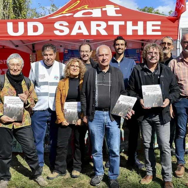 photo une partie des auteurs du livre, présenté dimanche 18 septembre à souligné-flacé.  ©  le maine libre – yvon loue