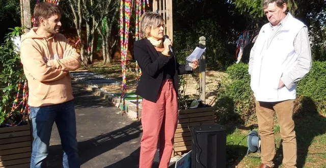 photo  de gauche à droite : baptiste guillaume, éducateur référent du projet ; isabelle gueluy proust, directrice de l’ime et françois lepetit, délégué régional d’adps prévoyance santé.  &copy;  ouest-france 