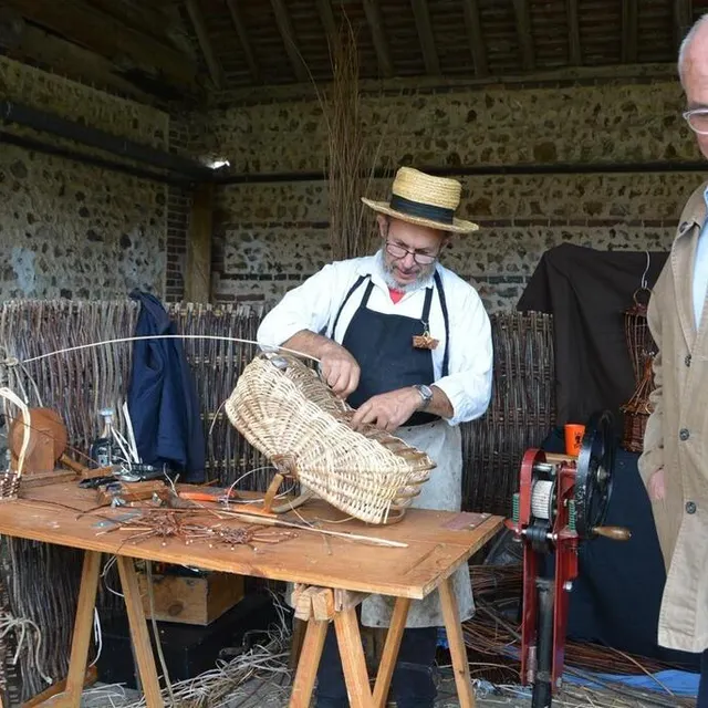 photo démonstration de vannerie.  ©  ouest-france