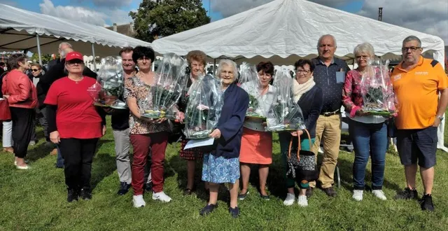 photo  les lauréats du concours de fleurissement.  &copy;  ouest-france 