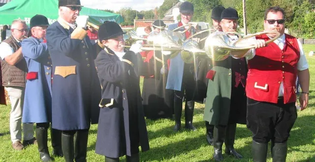 photo  les sonneurs les amis du mesnil ont animé la journée.  &copy;  ouest-france 