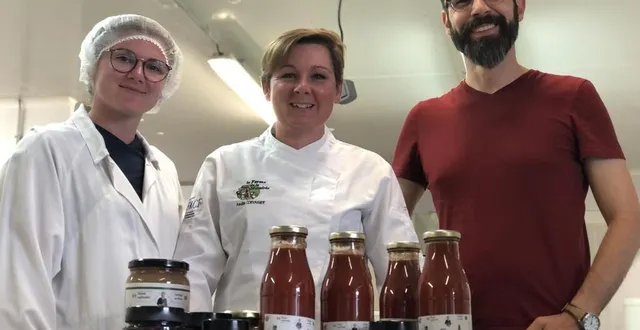 photo  le mans, mardi 13 septembre 2022. amélie corvaisier entourée de maéva et alessandro, dans le labo des nouveaux locaux de la ferme de la métairie au 39, bd lefaucheux.  &copy;  le maine libre 