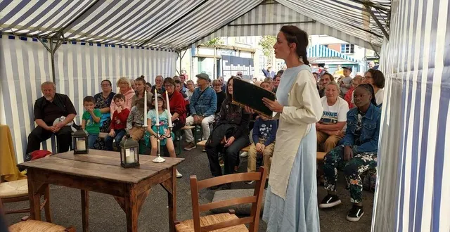 photo  la compagnie div’art a obtenu un joli succès avec le conte de la belle et la bête lu par les acteurs julie delaurenti, manuel olinger et isabelle leclerc-keroullé. plus de 80 personnes ont suivi le récit avec attention.  &copy;  ouest-france 