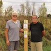 photo  le balisage des sentiers de randonnée de laigné-en-belin a été réalisé par une dizaine d’habitants, élus et bénévoles. à gauche : jean-paul fouqueray et jean-pierre letessier, bénévoles dans la commission, à la mairie. 