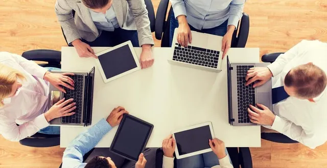 photo  des salariés autour d’une table. photo d’illustration.  &copy;  syda productions / fotolia 