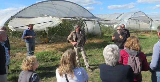 photo  jean maurice, emmanuel godinot et christophe lécuyer ont expliqué leurs pratiques agricoles orientées vers le bio et le local. 