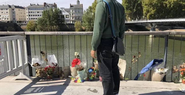 photo  floris (prénom d’emprunt) a été blessé à la main par le meurtrier présumé du triple homicide qui s’est déroulé en juillet dernier, sur l’esplanade cœur-de-maine à angers (maine-et-loire). il est revenu sur les lieux, mardi après-midi, pour raconter le déroulé de la soirée meurtrière.  &copy;  ouest-france 