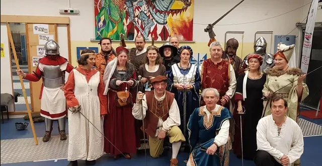 photo  la mesnie des sept châteaux prépare son prochain spectacle, samedi 24 et idmanche 25 septembre 2022, au doùaine du houssay, à spay (sarthe).  &copy;  ouest-france 