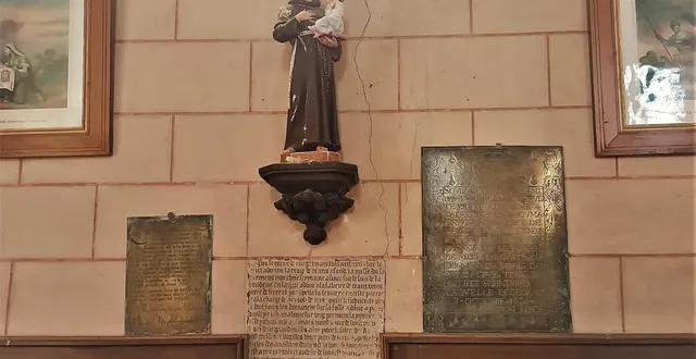 photo  trois plaques funéraires sont sur les murs de la nef, près de saint-antoine de padoue,  &copy;  ouest-france 