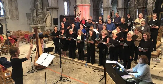 photo  la schola de l’orne en répétition avant la visioconférence avec le compositeur howard goodall.  &copy;  ouest-france 