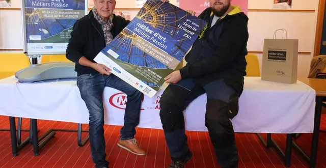 photo  jean-françois lefevre, horloger à argentan, et françois-xavier mille, élu de la chambre des métiers, présentent la 16e édition du salon métiers d’art, métiers passion.  &copy;  ouest-france 